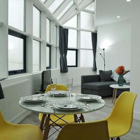 Sapphire House Apartments テルフォード エクステリア 写真