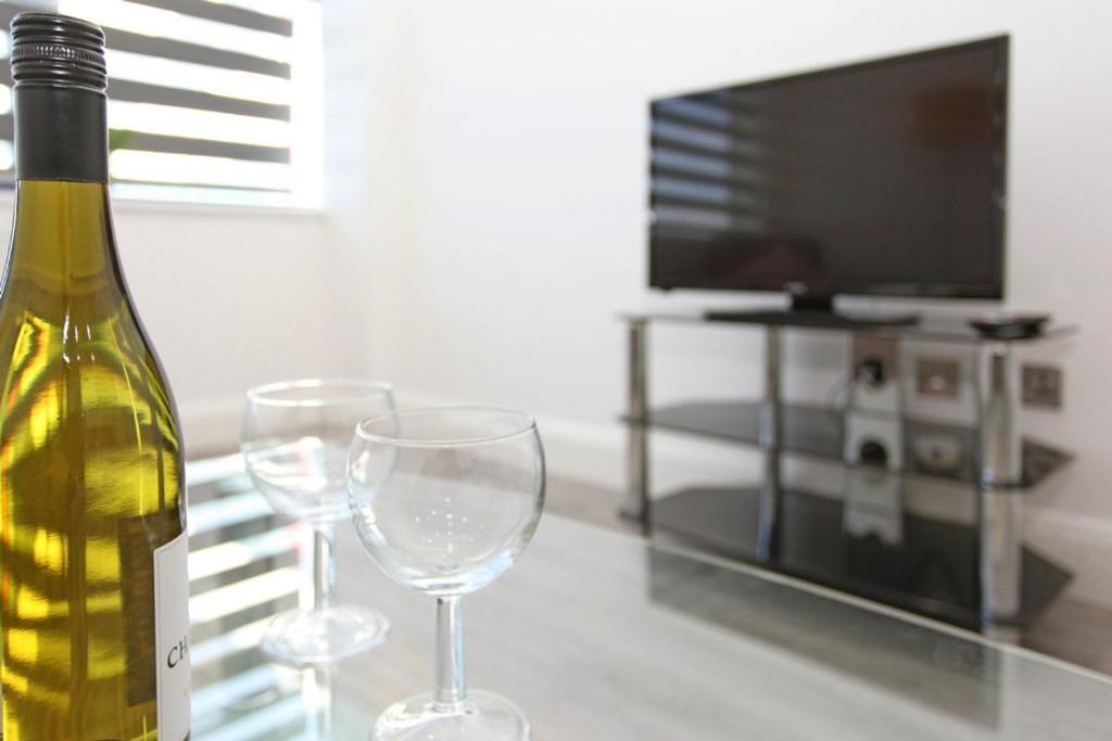 Sapphire House Apartments テルフォード エクステリア 写真