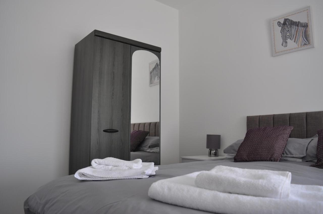 Sapphire House Apartments テルフォード エクステリア 写真