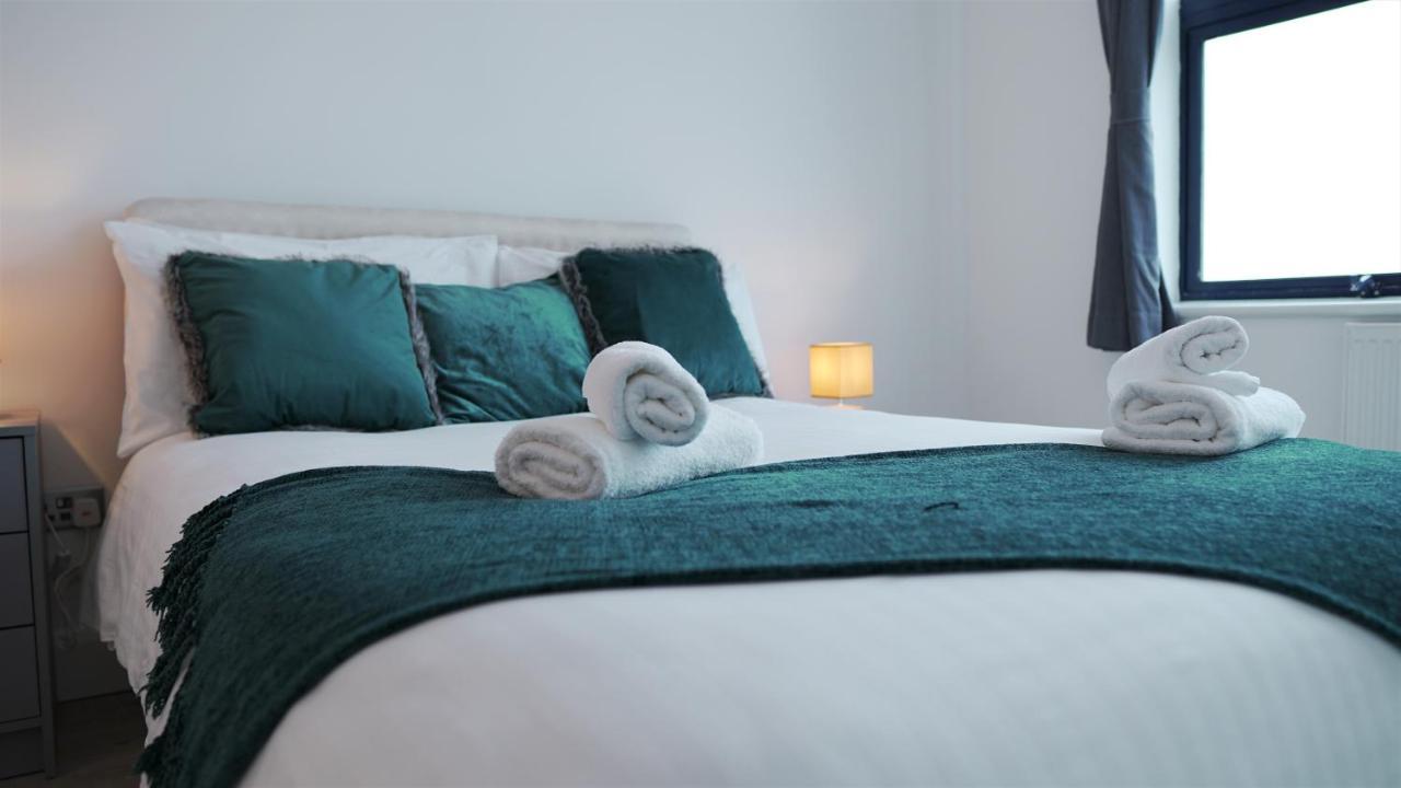 Sapphire House Apartments テルフォード エクステリア 写真