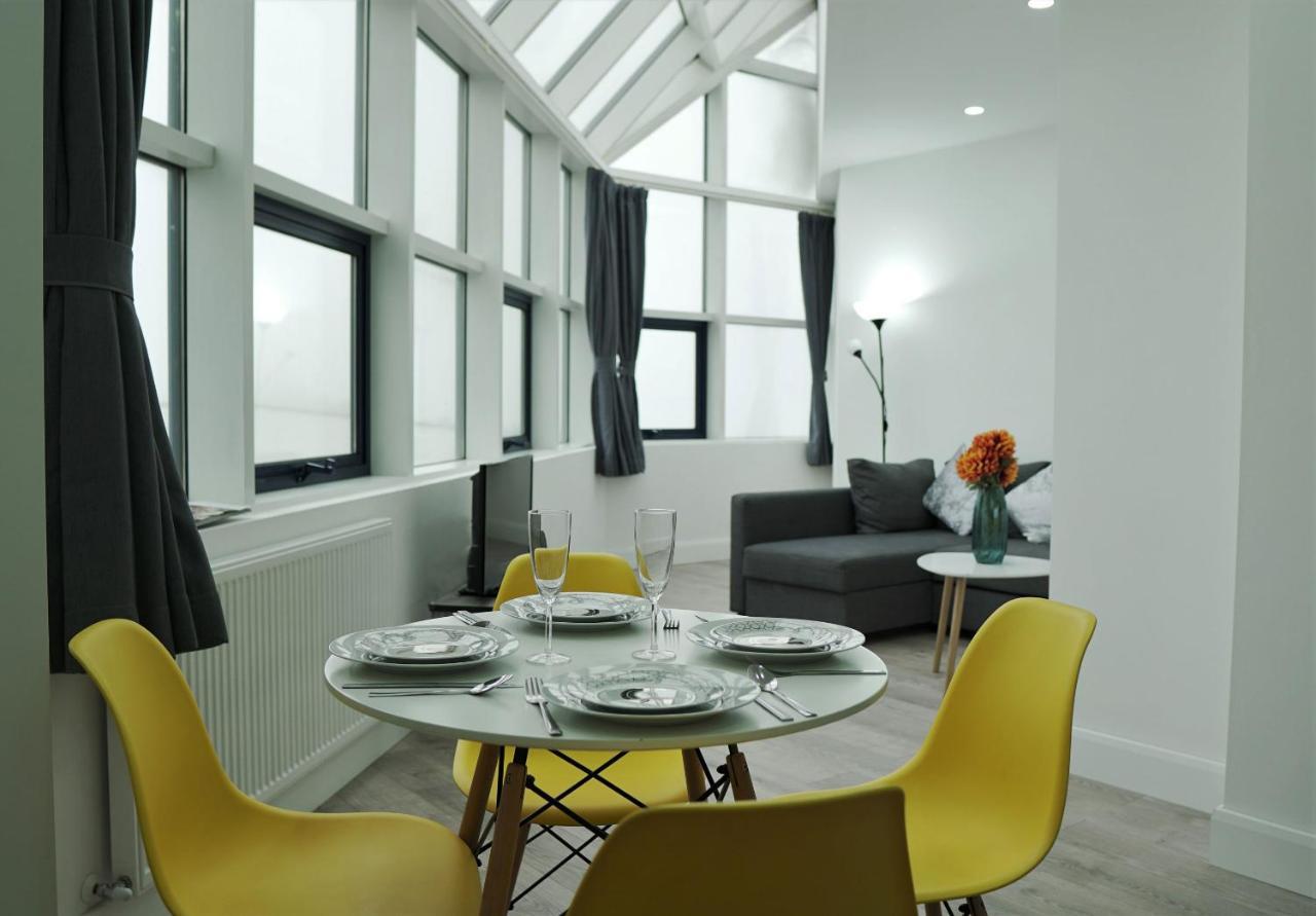 Sapphire House Apartments テルフォード エクステリア 写真