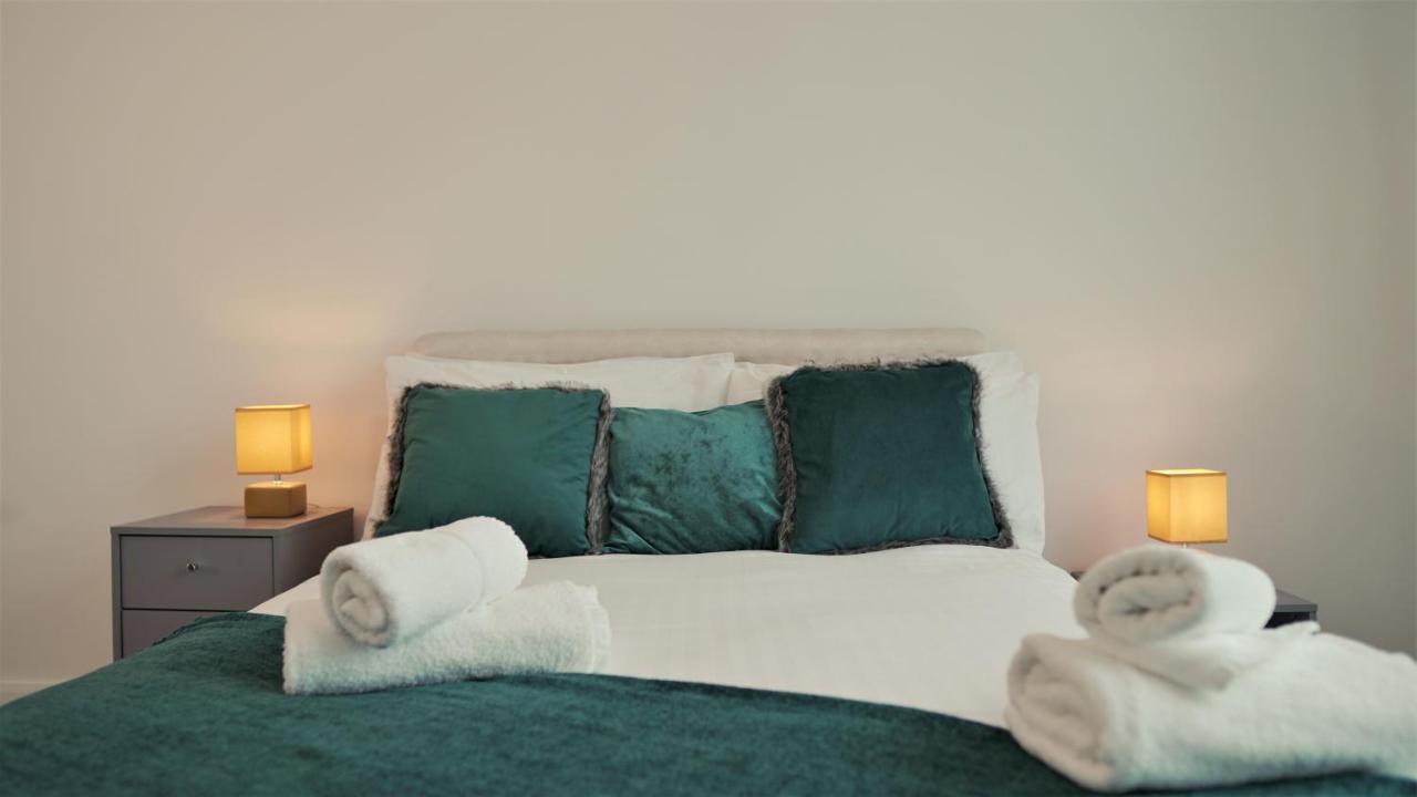 Sapphire House Apartments テルフォード エクステリア 写真
