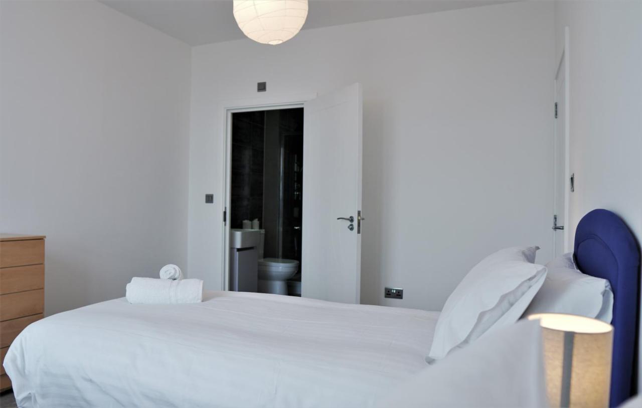 Sapphire House Apartments テルフォード エクステリア 写真