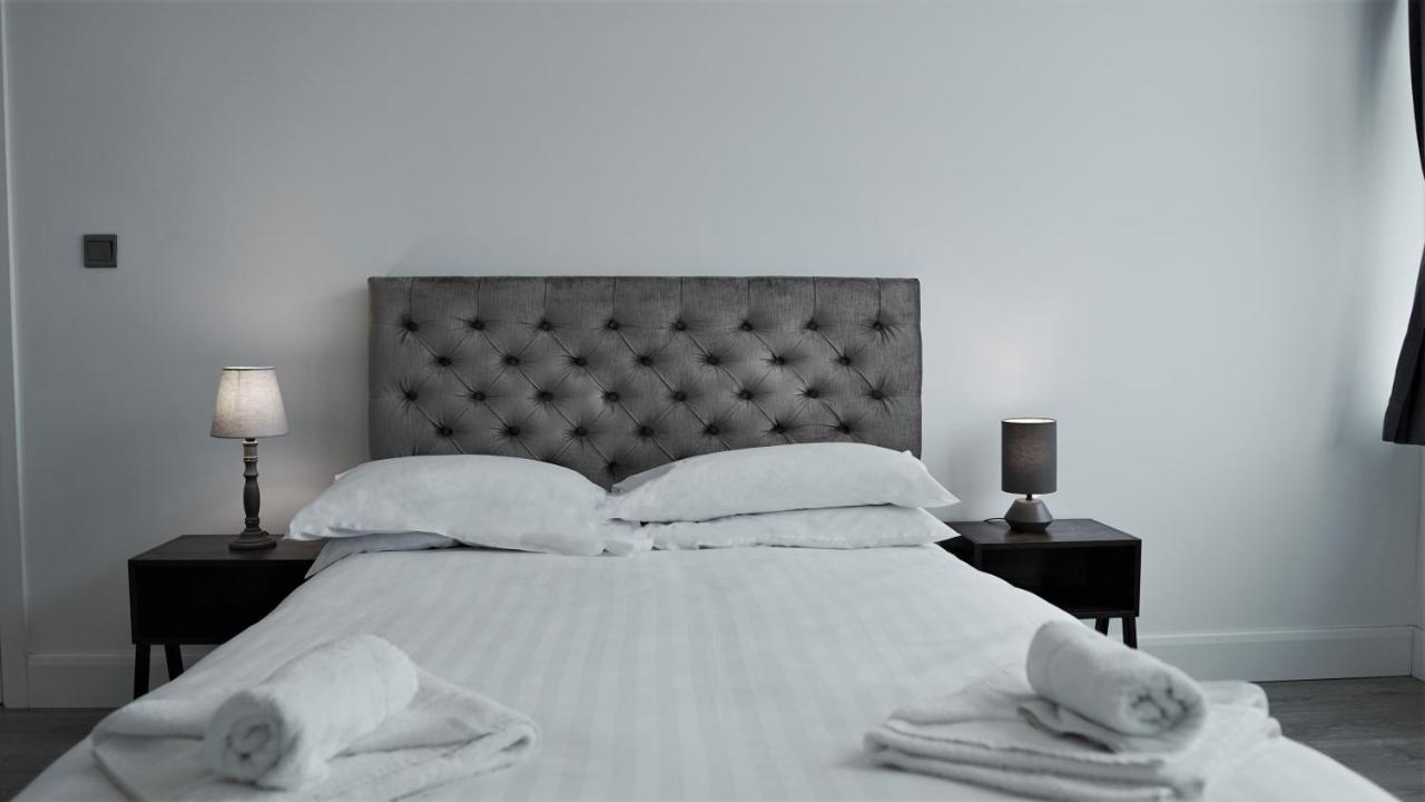 Sapphire House Apartments テルフォード エクステリア 写真