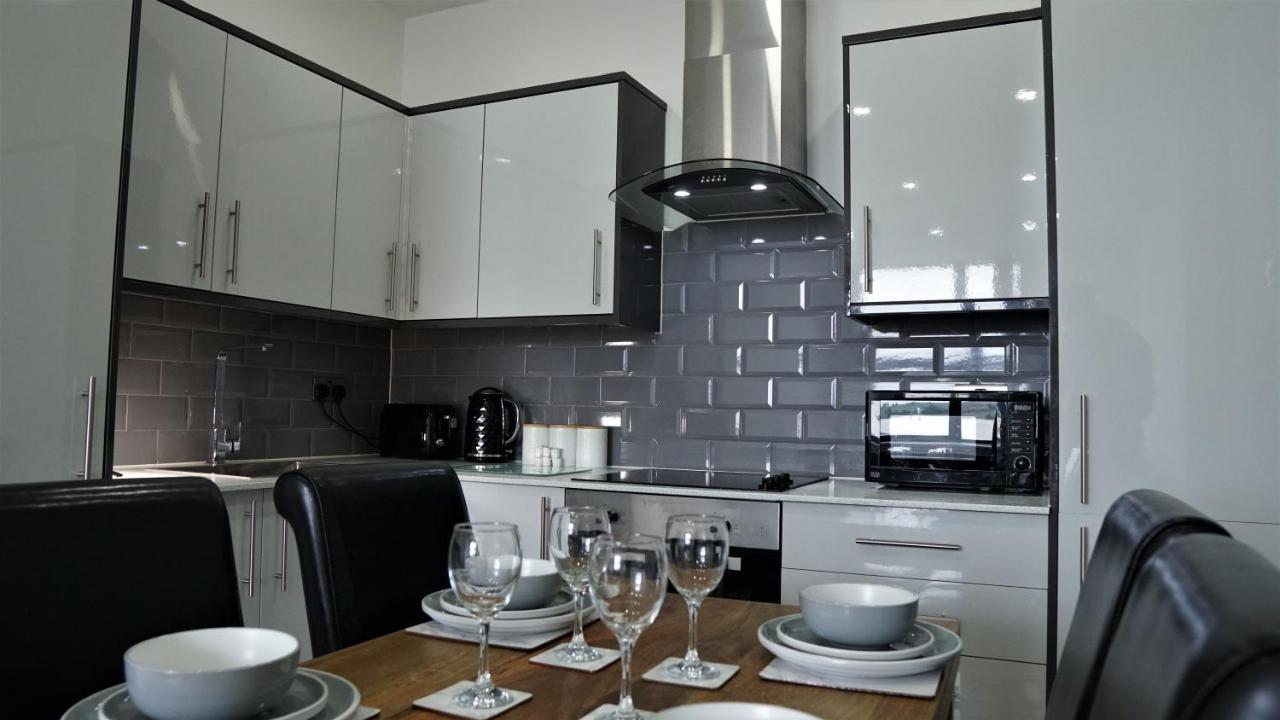 Sapphire House Apartments テルフォード エクステリア 写真