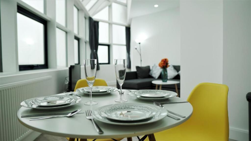 Sapphire House Apartments テルフォード エクステリア 写真