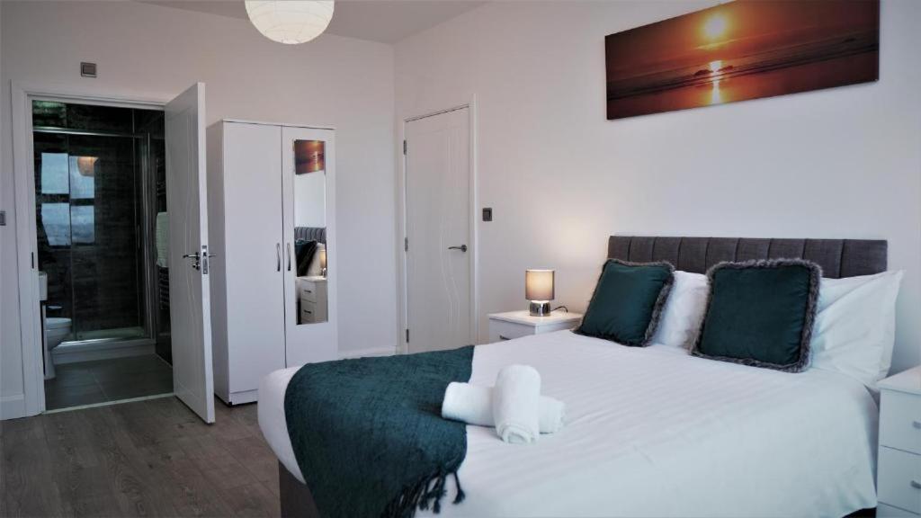 Sapphire House Apartments テルフォード エクステリア 写真