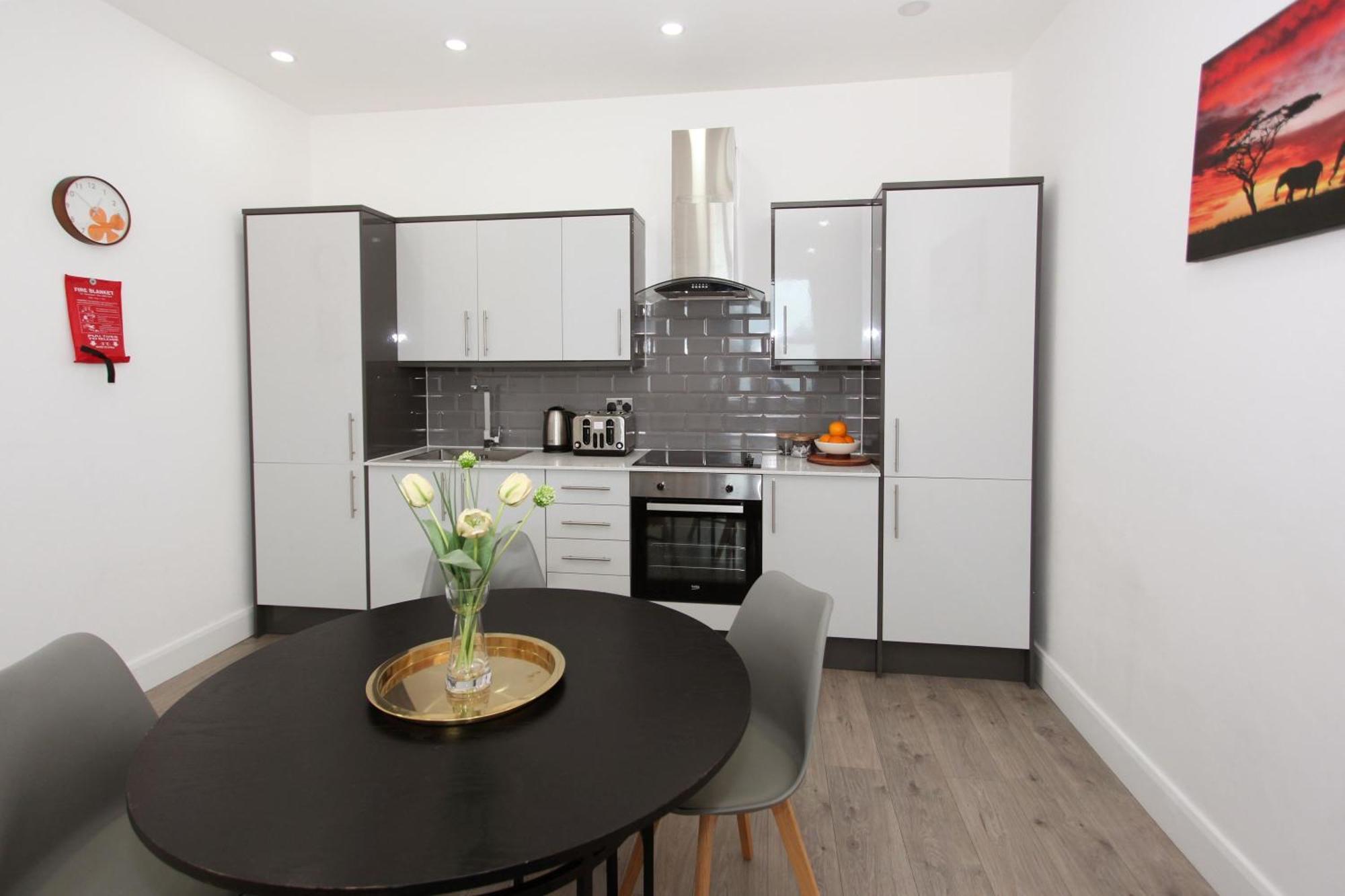Sapphire House Apartments テルフォード エクステリア 写真
