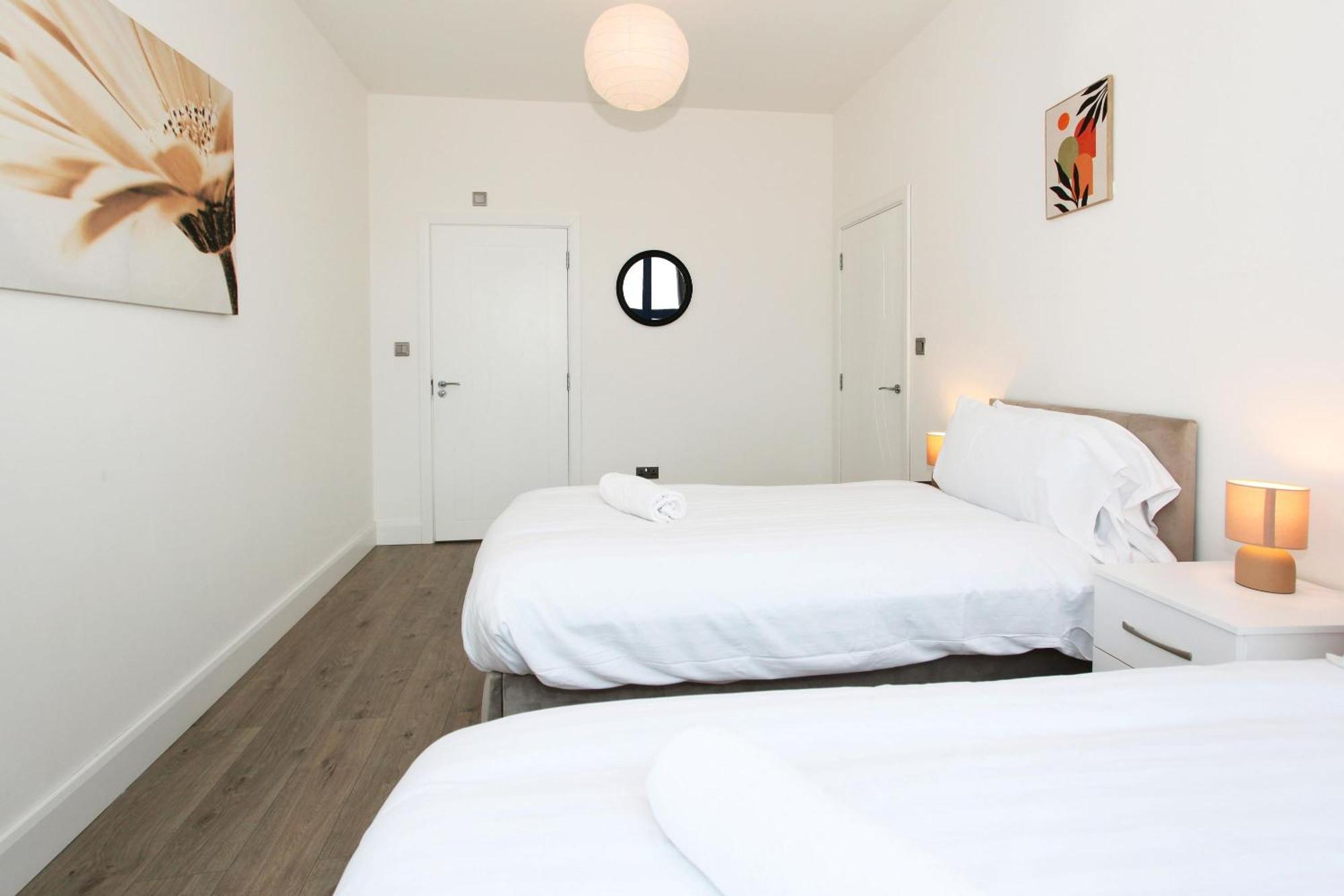 Sapphire House Apartments テルフォード エクステリア 写真