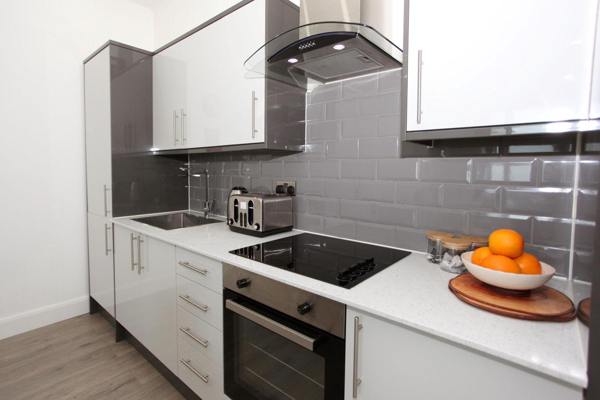 Sapphire House Apartments テルフォード エクステリア 写真