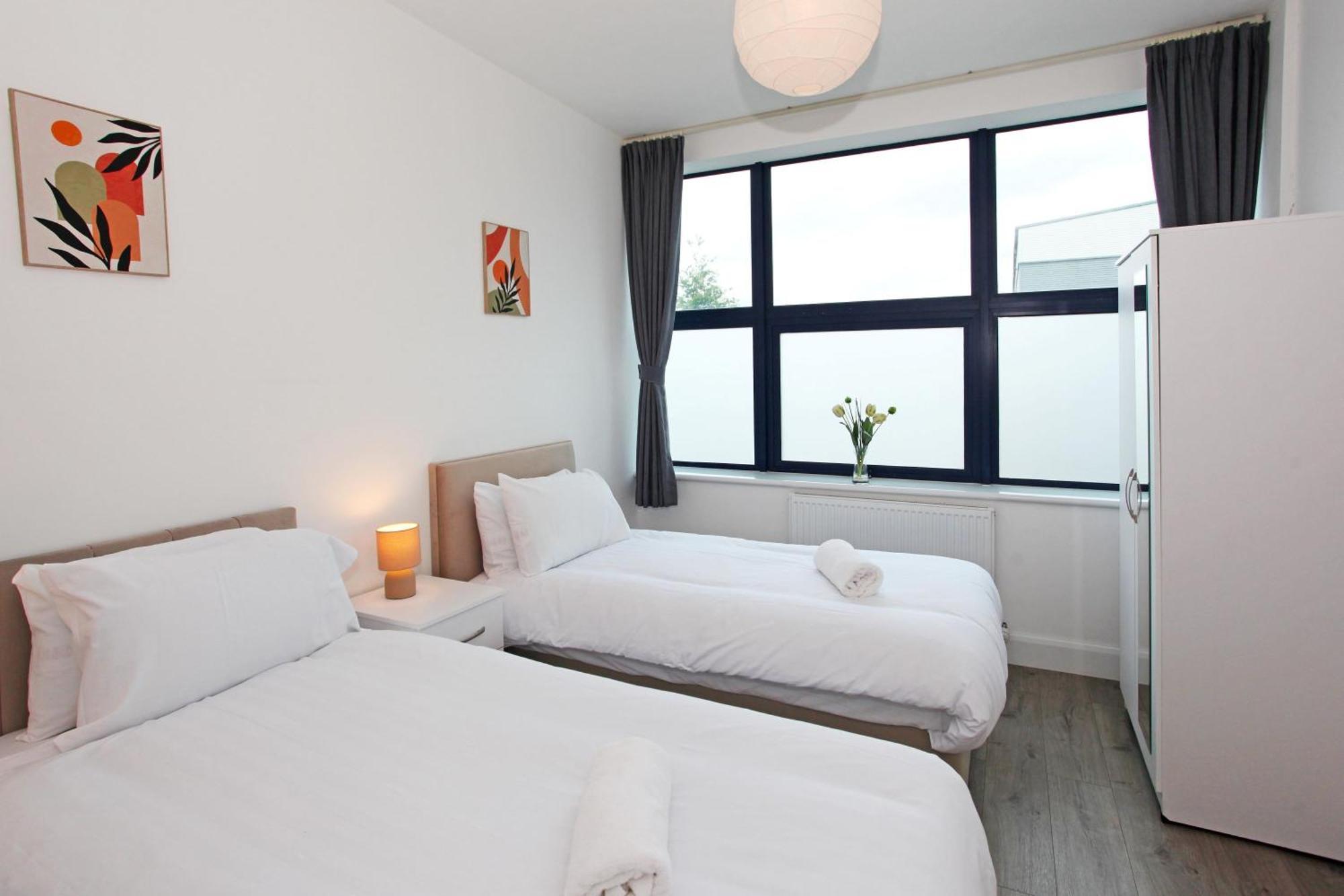 Sapphire House Apartments テルフォード エクステリア 写真