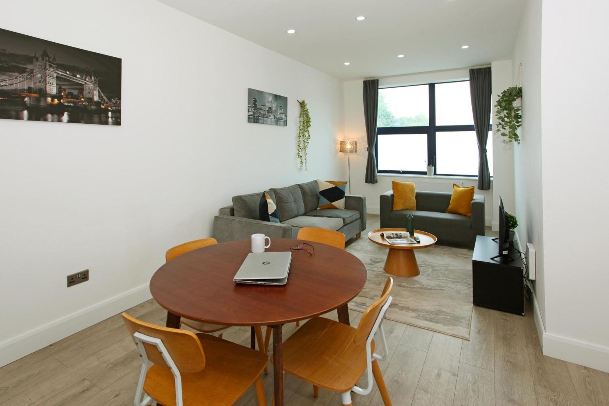 Sapphire House Apartments テルフォード エクステリア 写真