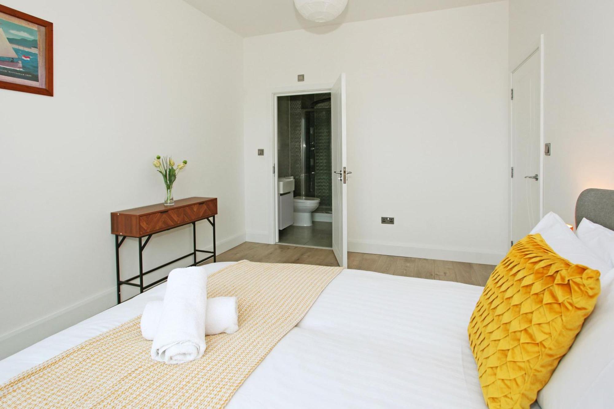 Sapphire House Apartments テルフォード エクステリア 写真